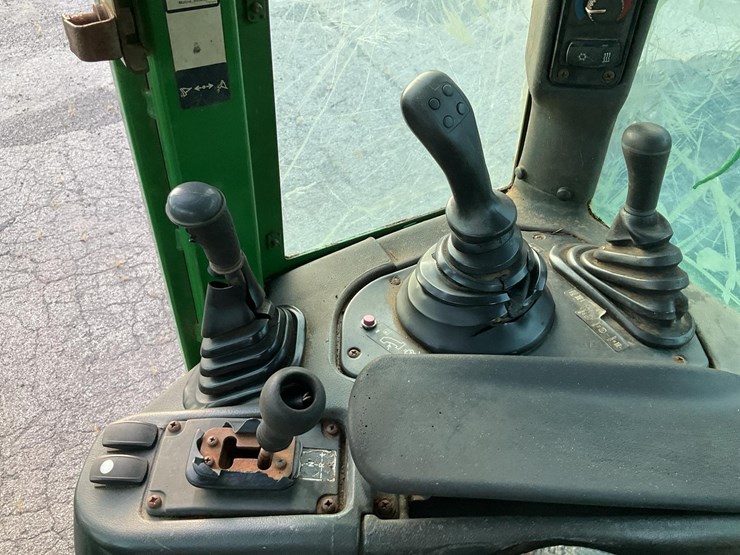 2006-deere-648g-iii-image-29