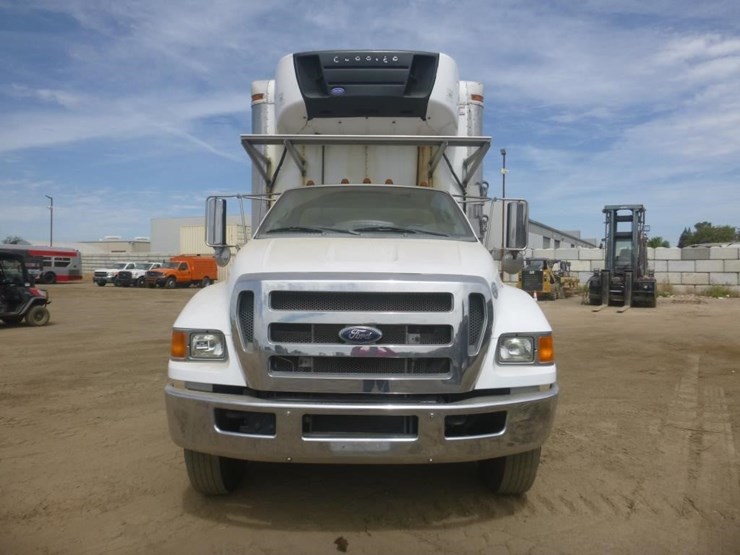 2011-ford-f750-image-8