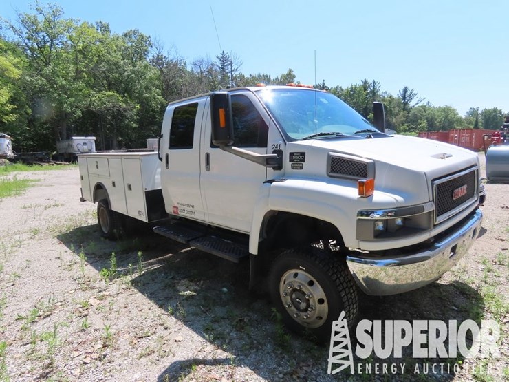 2006-gmc-c5500-4wd-crew-cab-service-truck-image-2