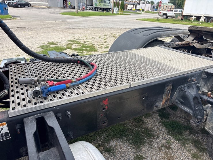 2019-peterbilt-579-image-24