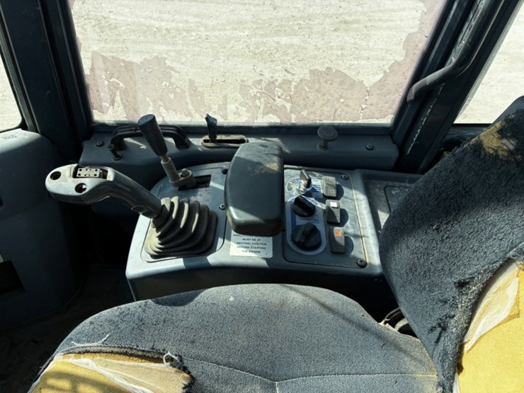 2005-komatsu-wa320-image-10