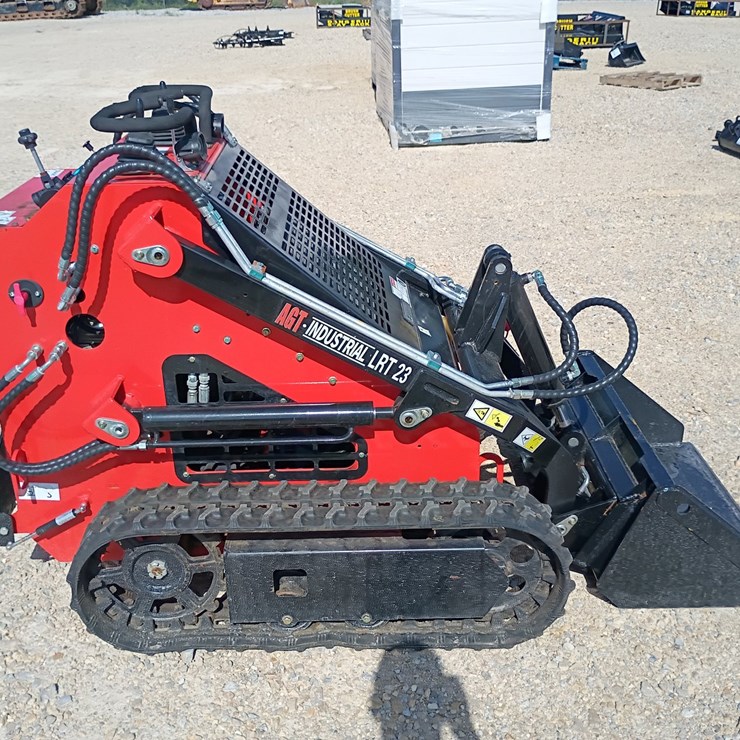 #26109 • 2025 AGT LRT23 Mini Skid Steer