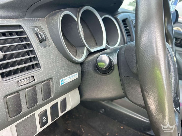 2014-toyota-tacoma-image-13