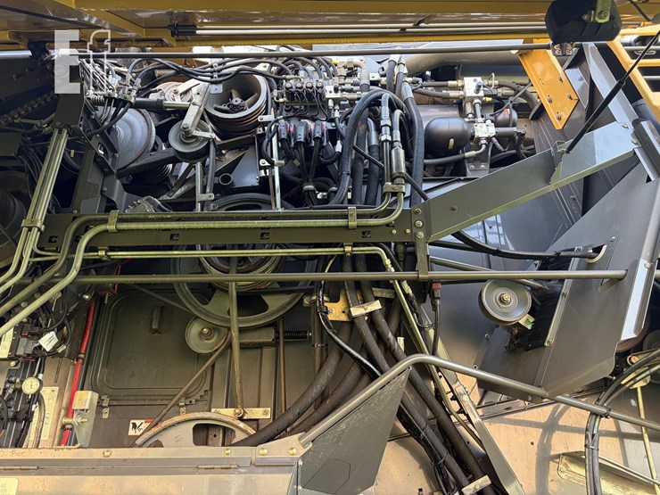 2013-caterpillar-c13-image-28