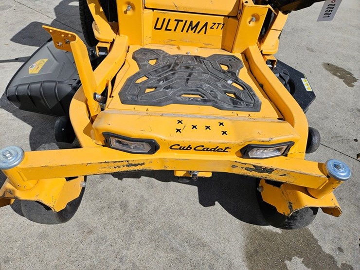 #651-•-cub-cadet-zt1-zero-turn-mower-image-10