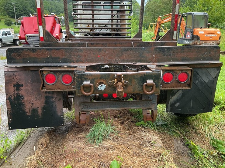 #141-•-1988-freightliner-log-truck-image-29