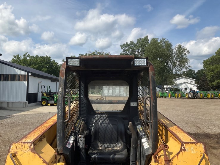 john-deere-325-image-13