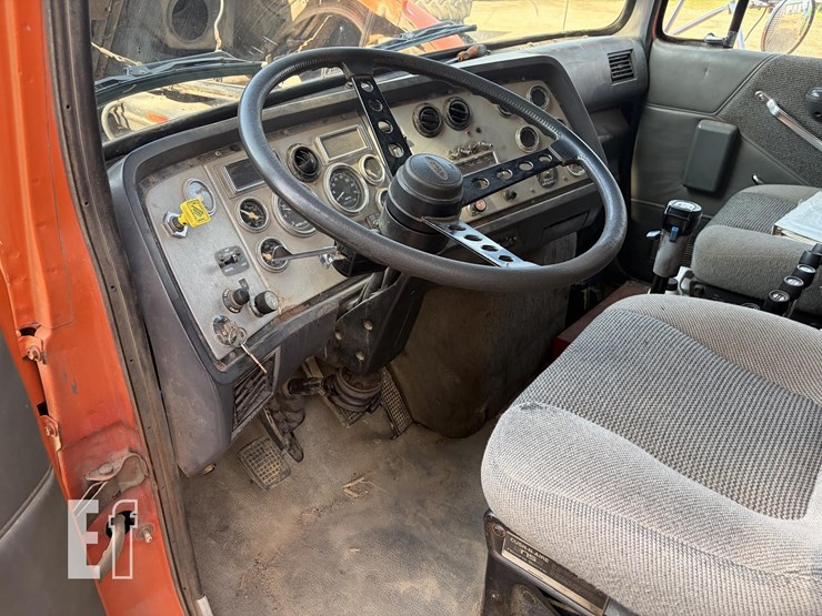 1996-ford-lt9000-image-27