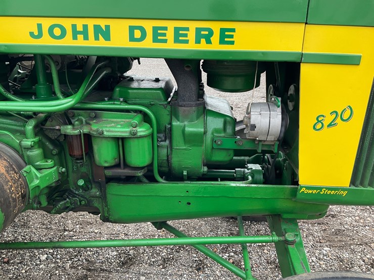 1957-john-deere-820-image-11