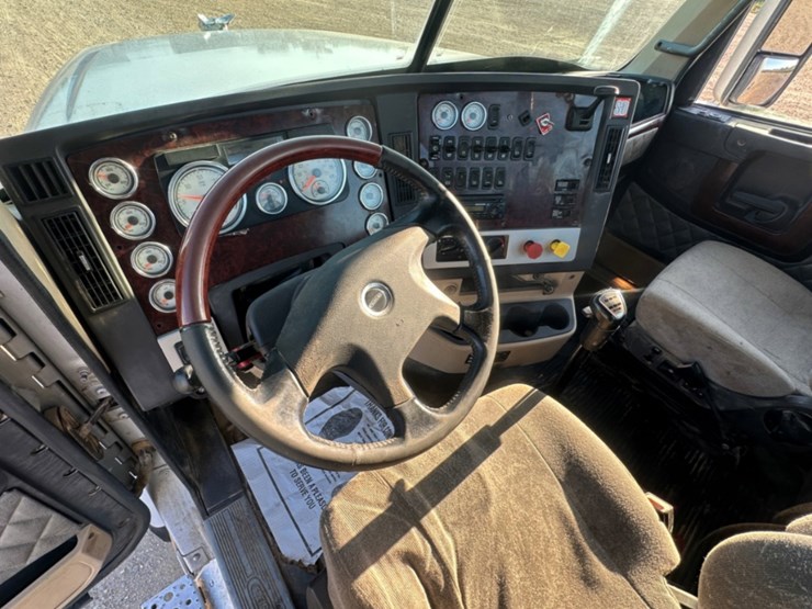 2015-freightliner-coronado-122-sd-image-22