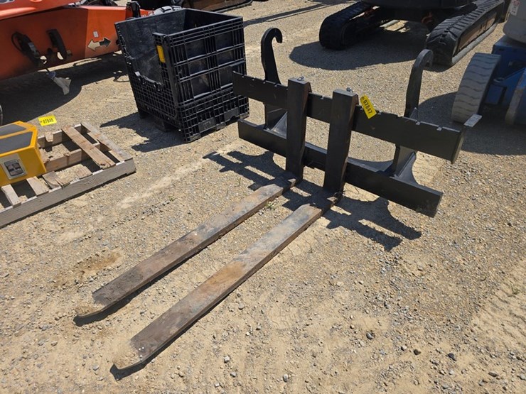 #71-•-john-deere-work-site-pro-60"-loader-forks-image-1