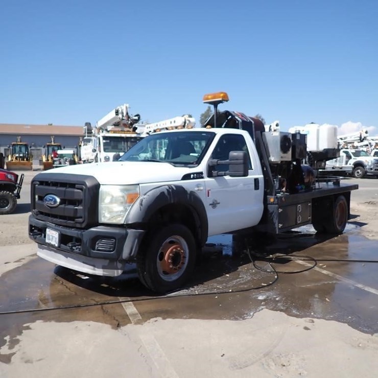 2011 FORD F550