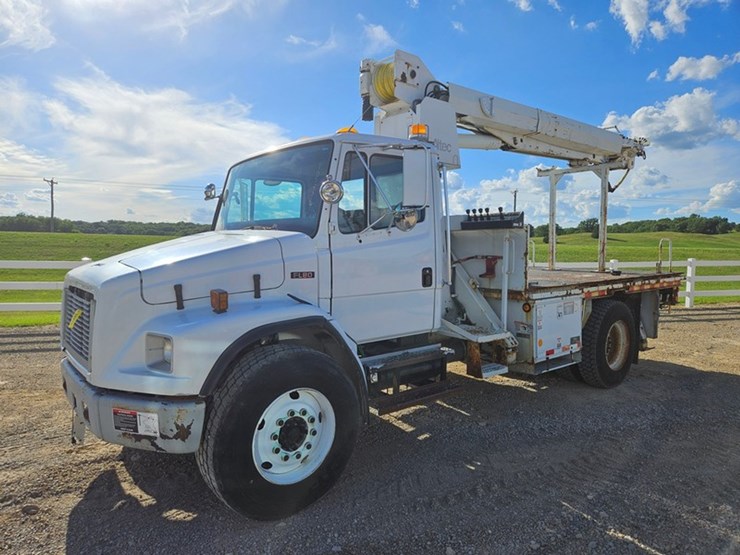 2002-freightliner-fl80-image-1