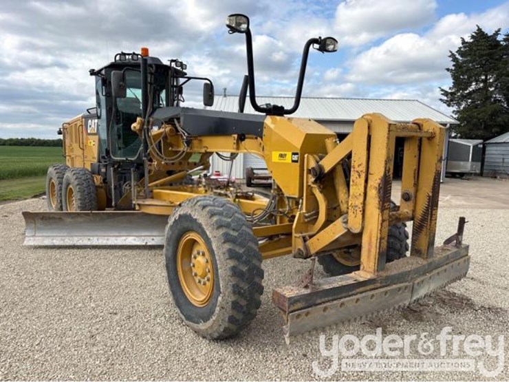 2017-caterpillar-120m2-image-6