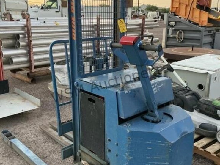 blue-giant-electric-order-picker-image-1