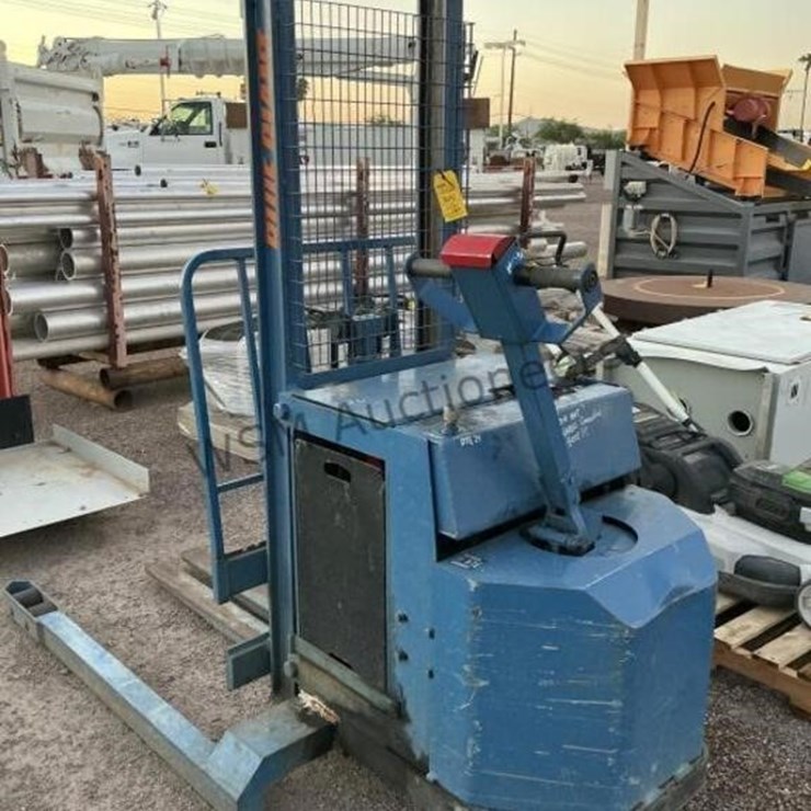 BLUE GIANT ELECTRIC ORDER PICKER