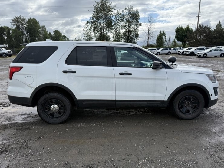 2017-ford-explorer-image-3