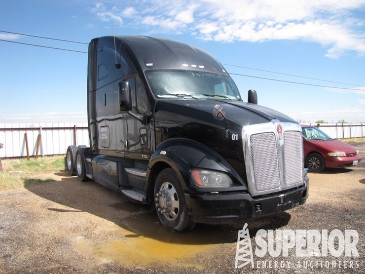 2012-kenworth-t700-image-2