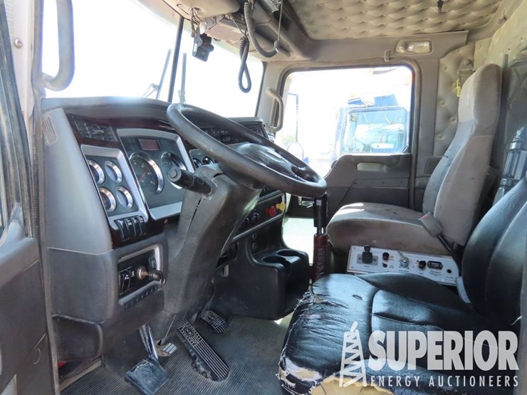 2011-kenworth-t800-image-6