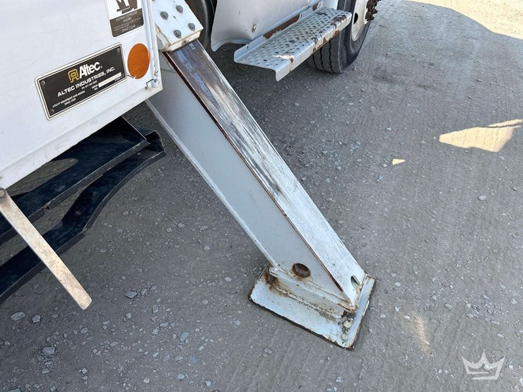 2019-freightliner-m2-106-image-30