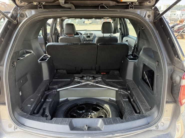 2017-ford-explorer-image-15