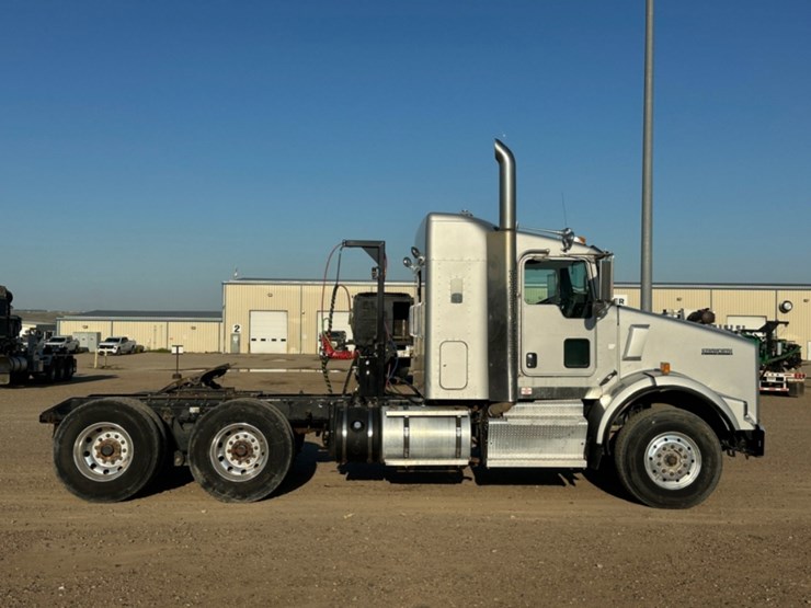 2015-kenworth-t800-image-4