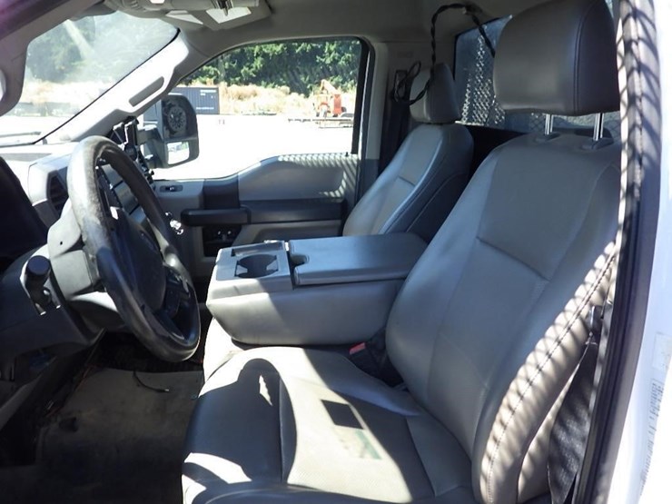 2020-ford-f550-image-30
