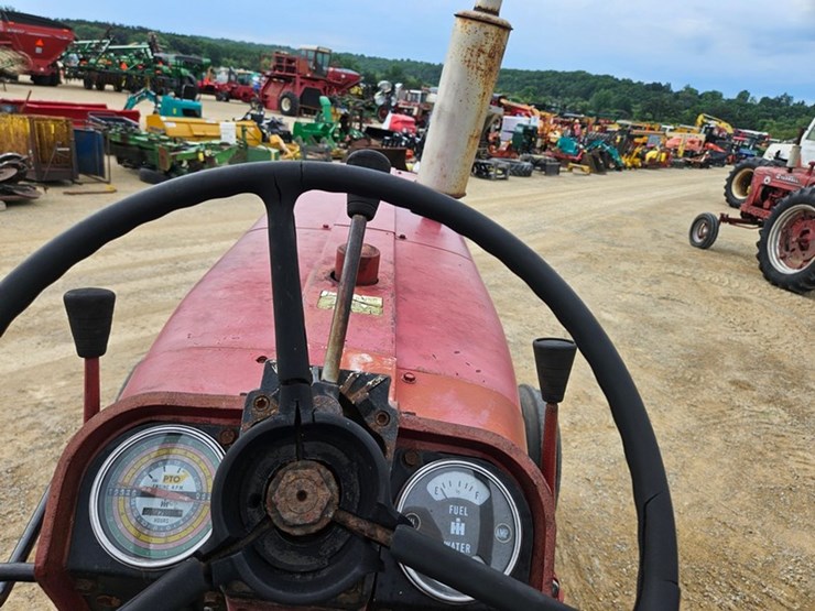 #53-•-interantional-656-farmall-tractor-image-28
