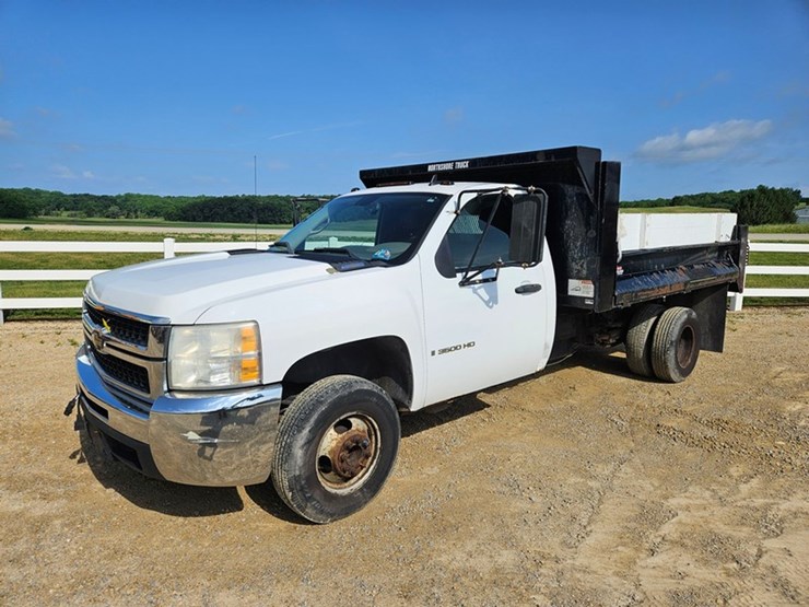 2007-chevrolet-3500hd-image-1