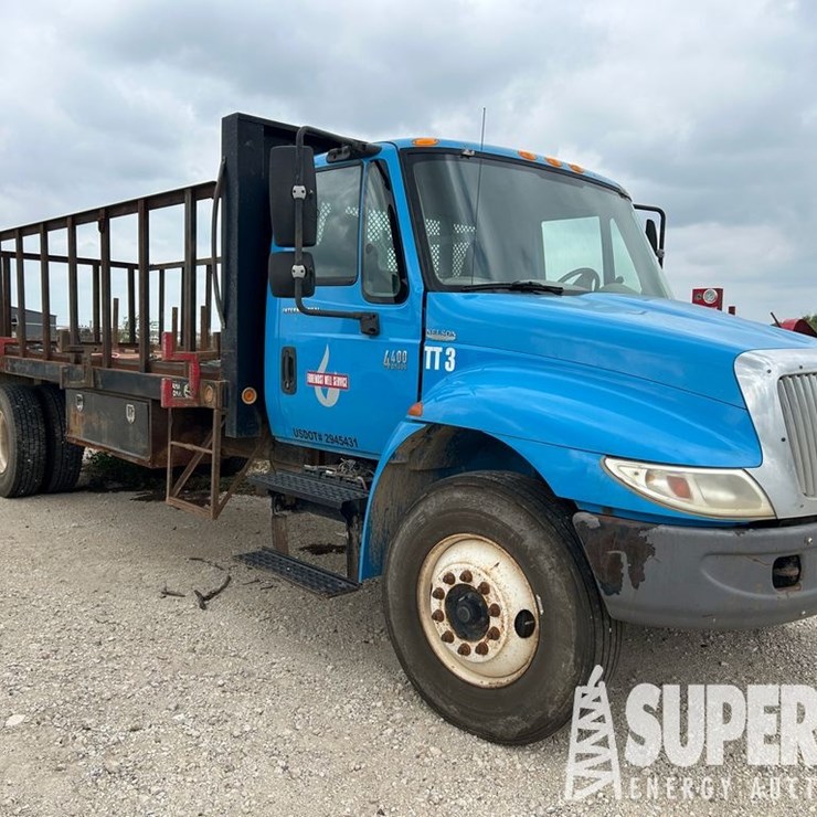 2002 INTERNATIONAL 4400 SBA