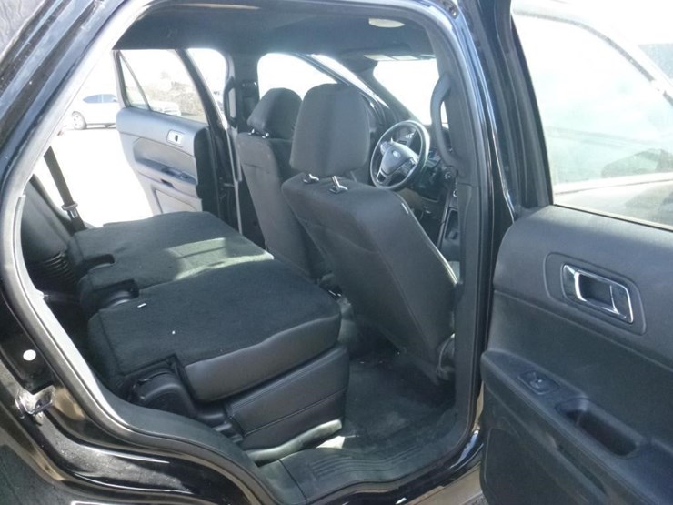 2017-ford-explorer-image-8