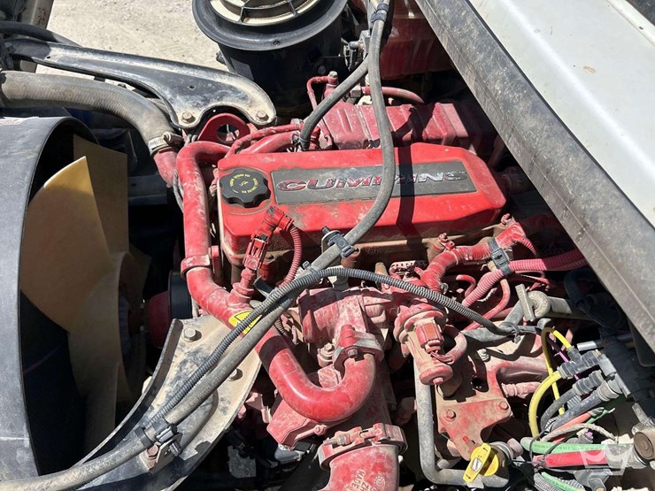 2019-freightliner-m2-106-image-10