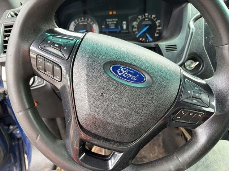 2017-ford-explorer-image-32