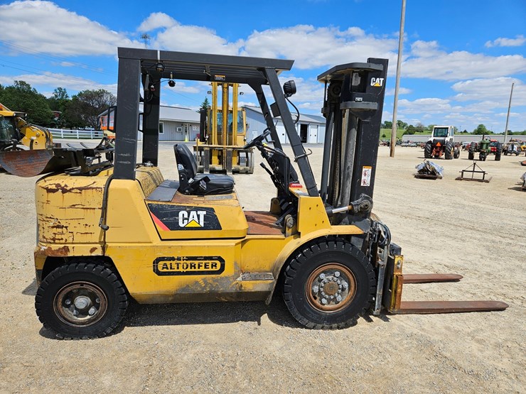 #126-•-cat-gp40k2-single-stage-fork-lift-image-6