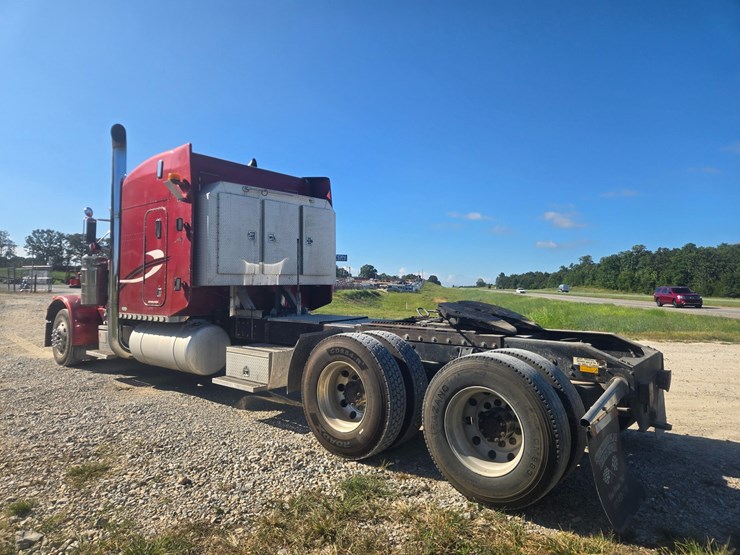 1995-peterbilt-379-image-11