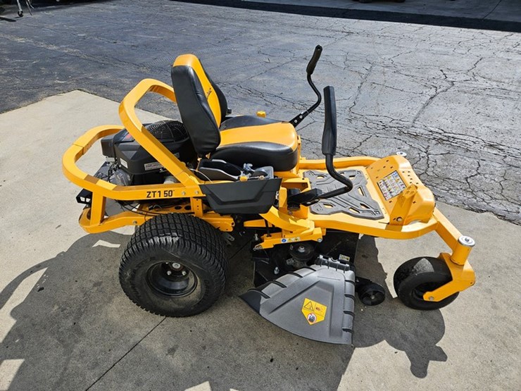 #651-•-cub-cadet-zt1-zero-turn-mower-image-6