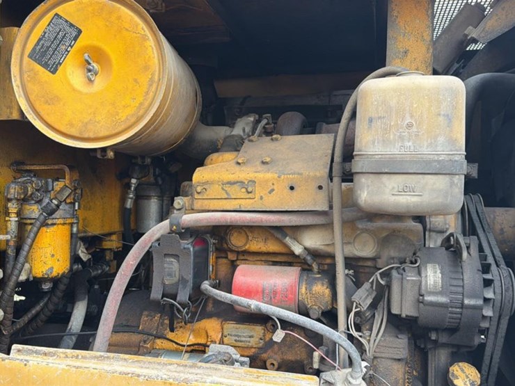 1990-deere-444e-image-41