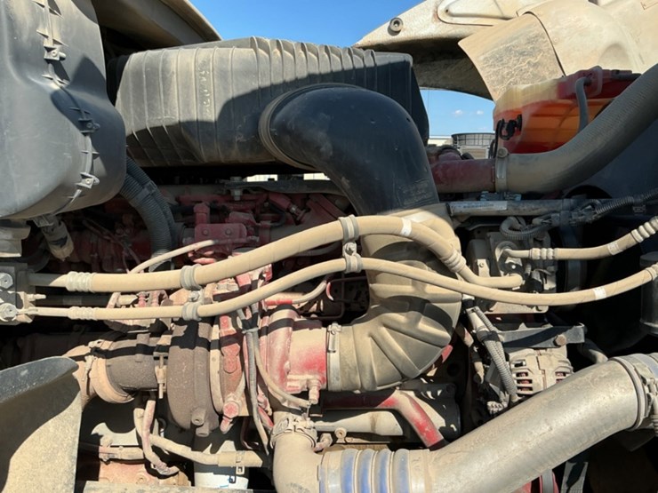 2015-freightliner-coronado-122-sd-image-11