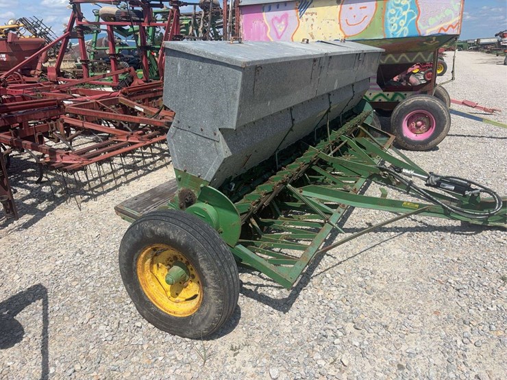 john-deere-b-image-4