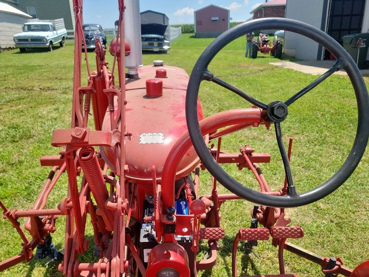 1947-farmall-b-with-mounted-cultivator-image-19