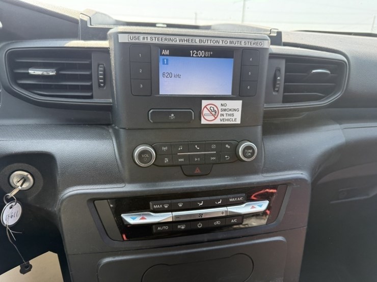 2020-ford-explorer-image-24