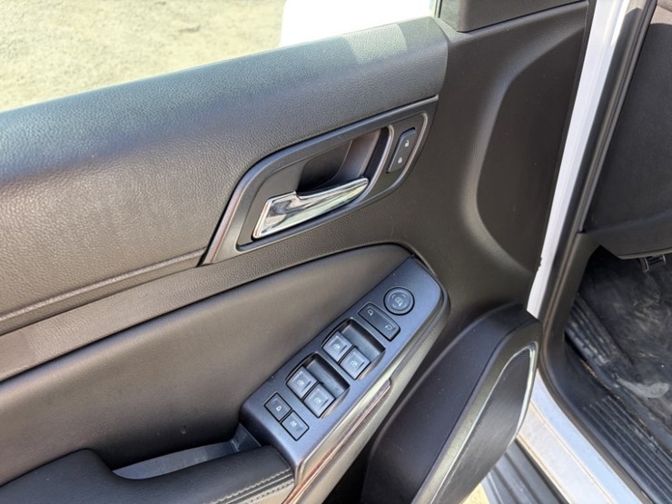 2016-chevrolet-tahoe-image-30