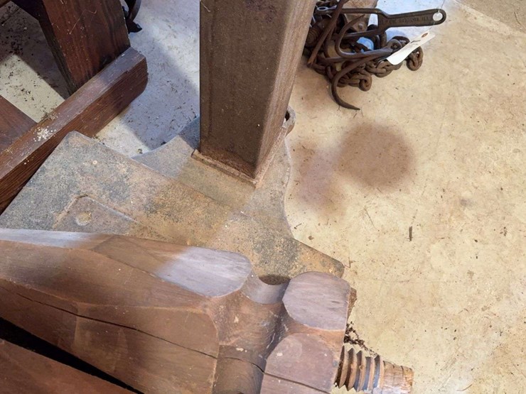 rolling-fairbanks-platform-scale-and-wooden-legs-image-4
