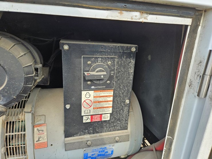 #70-•-magnum-towable-generator-image-13
