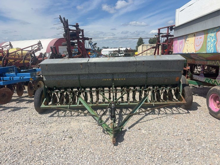 john-deere-b-image-2