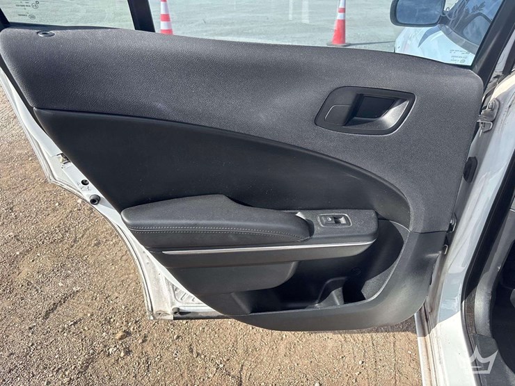 2018-dodge-charger-sedan-image-19