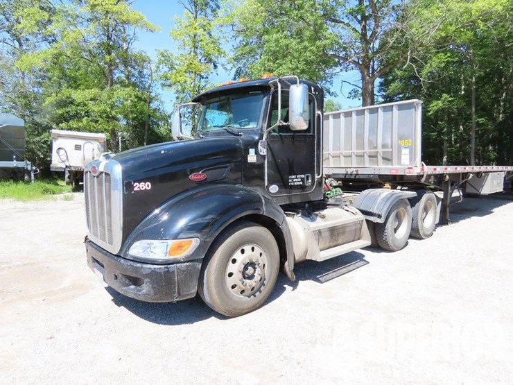 2013-peterbilt-384-image-1