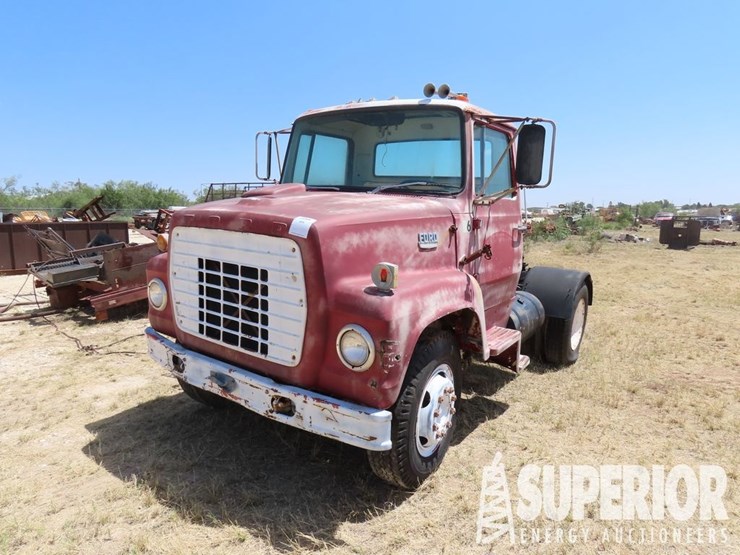 1973-ford-tractor-image-1