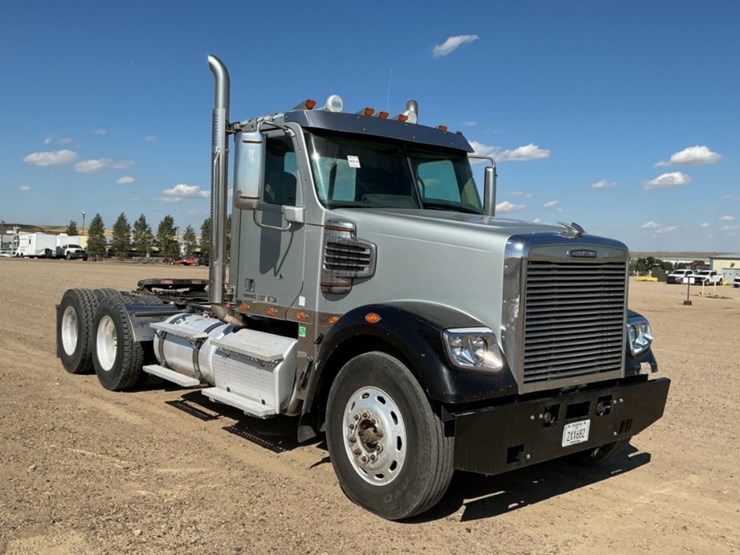 2013-freightliner-coronado-122-sd-image-3