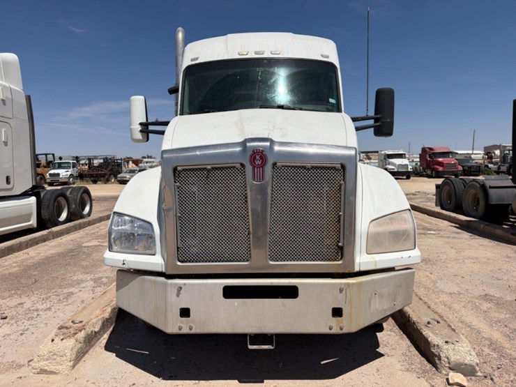 2015-kenworth-t880-image-3